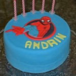 Spiderman torte mit Kerzen
