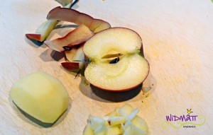 © widmatt.ch Stangensellerie Salat mit Apfel und Haselnüssen